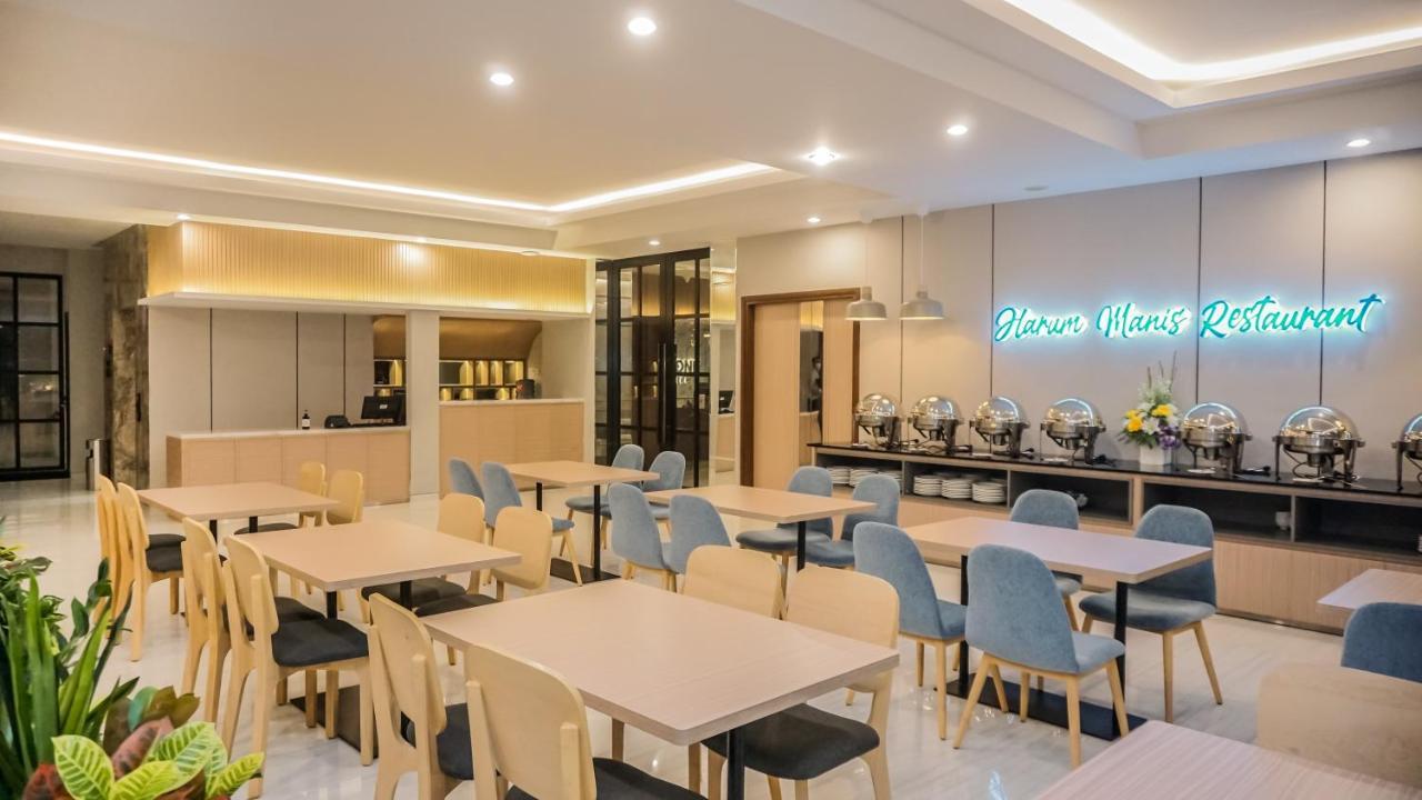 Front One King Hotel Tuban Tuban  Ngoại thất bức ảnh