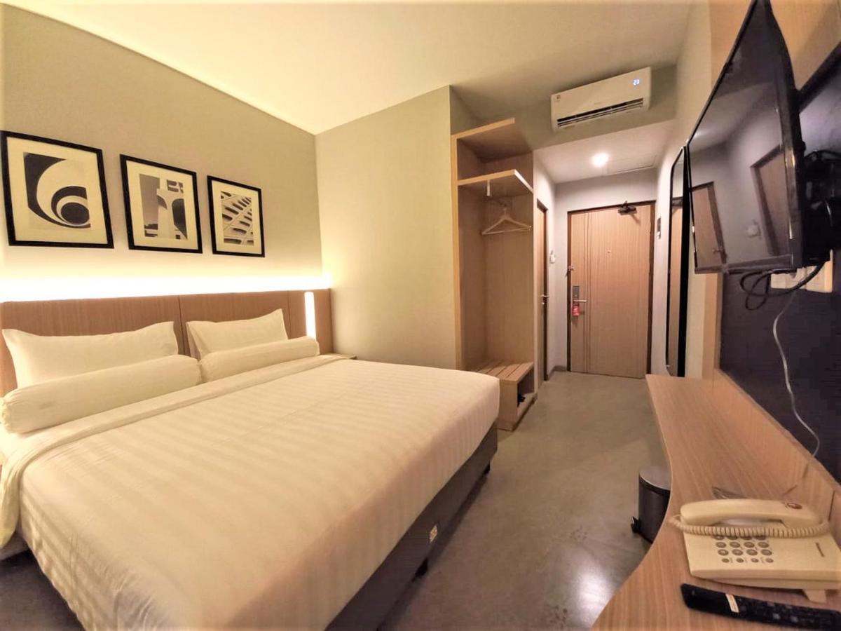 Front One King Hotel Tuban Tuban  Ngoại thất bức ảnh