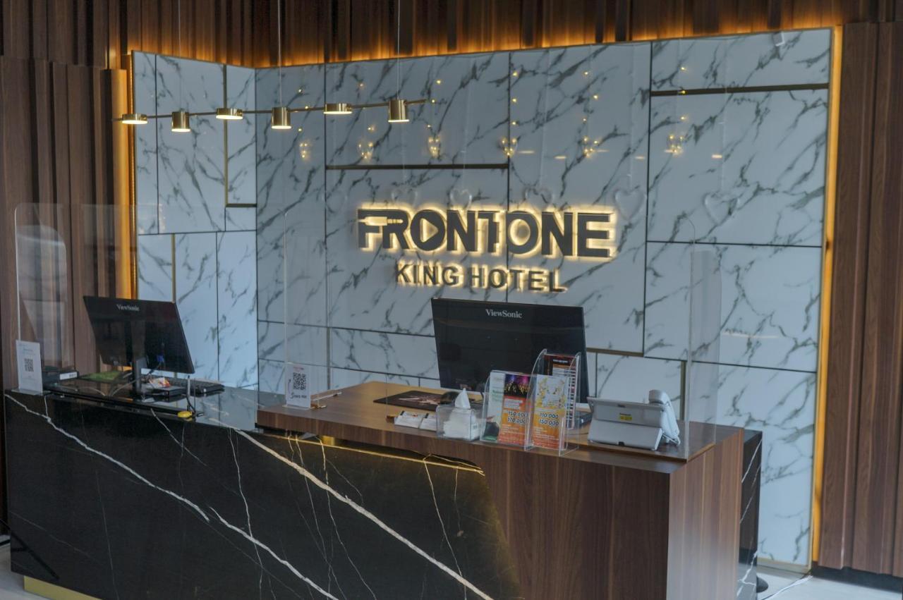 Front One King Hotel Tuban Tuban  Ngoại thất bức ảnh