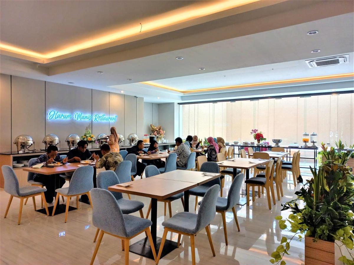 Front One King Hotel Tuban Tuban  Ngoại thất bức ảnh
