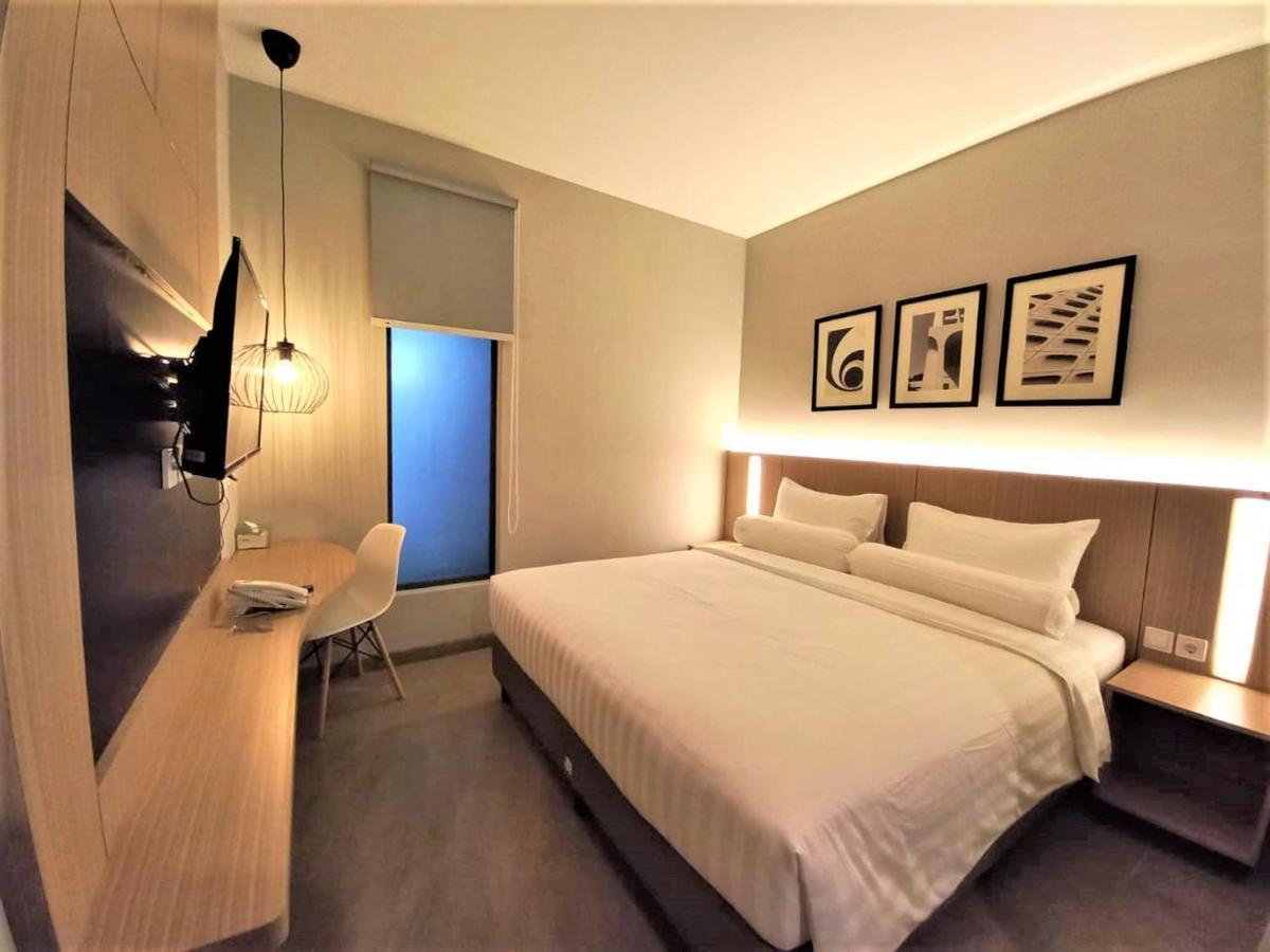 Front One King Hotel Tuban Tuban  Ngoại thất bức ảnh