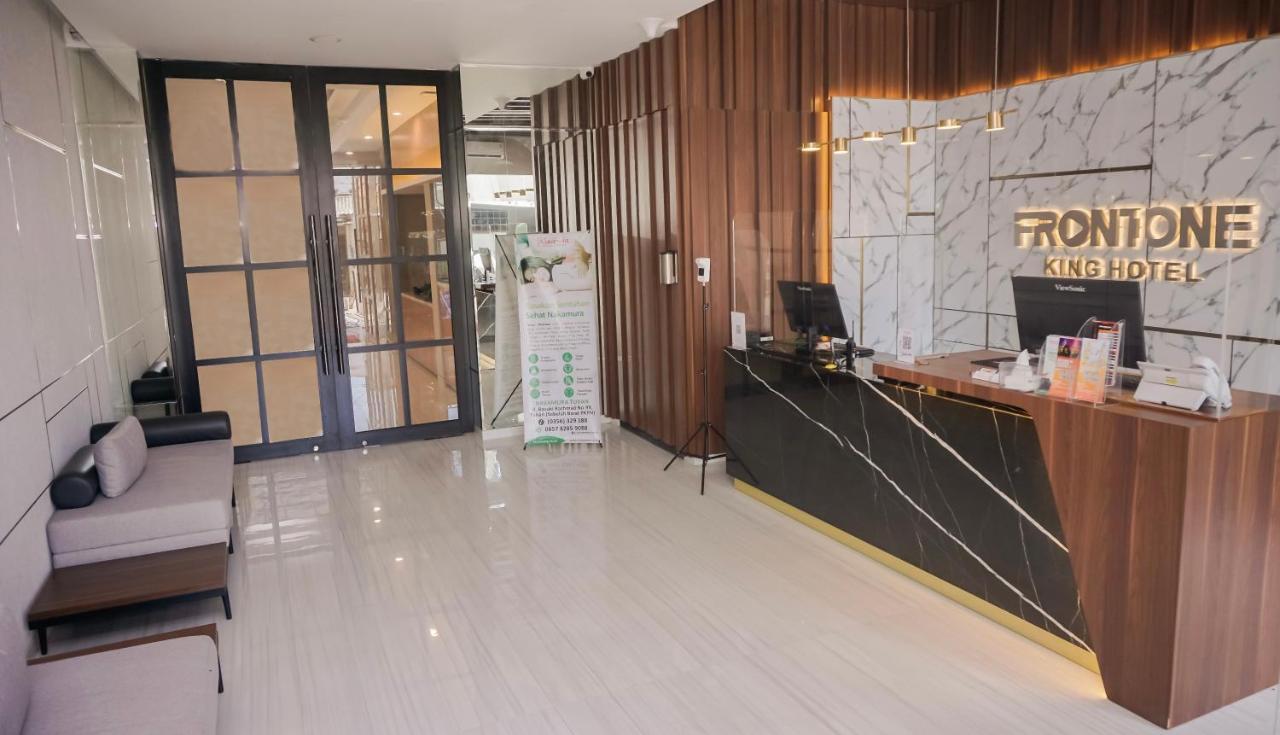 Front One King Hotel Tuban Tuban  Ngoại thất bức ảnh