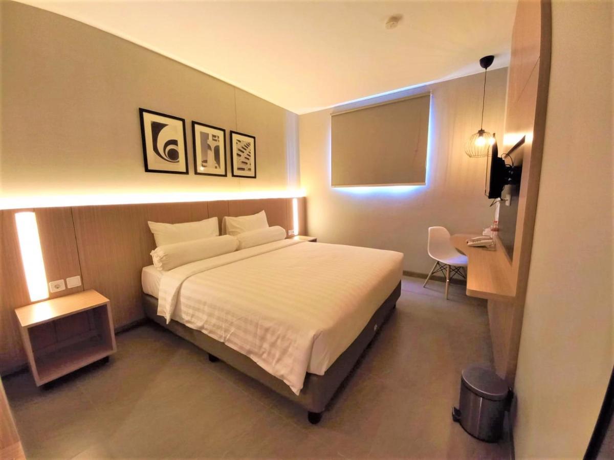 Front One King Hotel Tuban Tuban  Ngoại thất bức ảnh