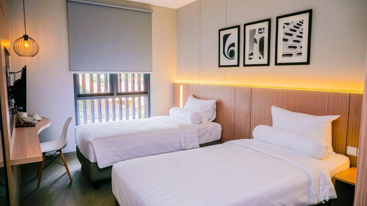 Front One King Hotel Tuban Tuban  Ngoại thất bức ảnh