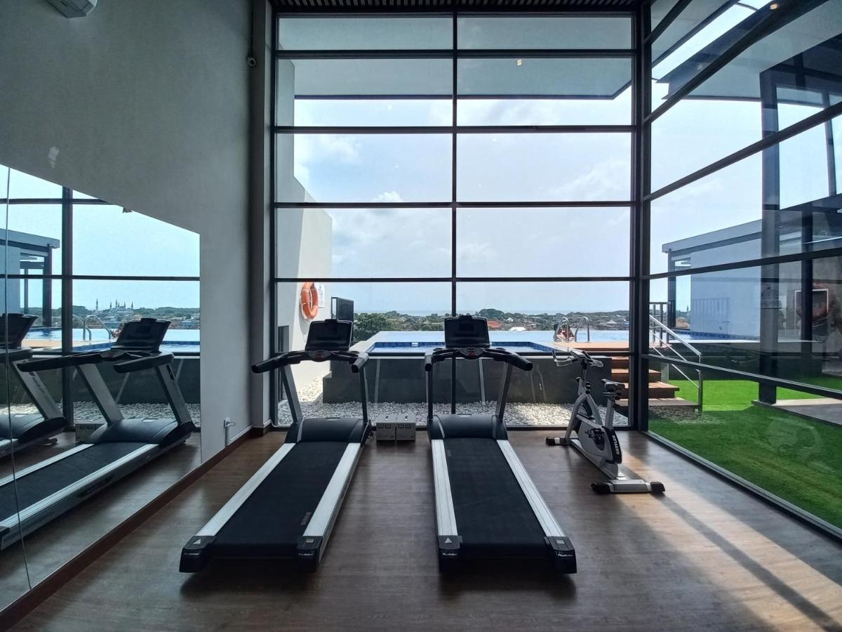 Front One King Hotel Tuban Tuban  Ngoại thất bức ảnh