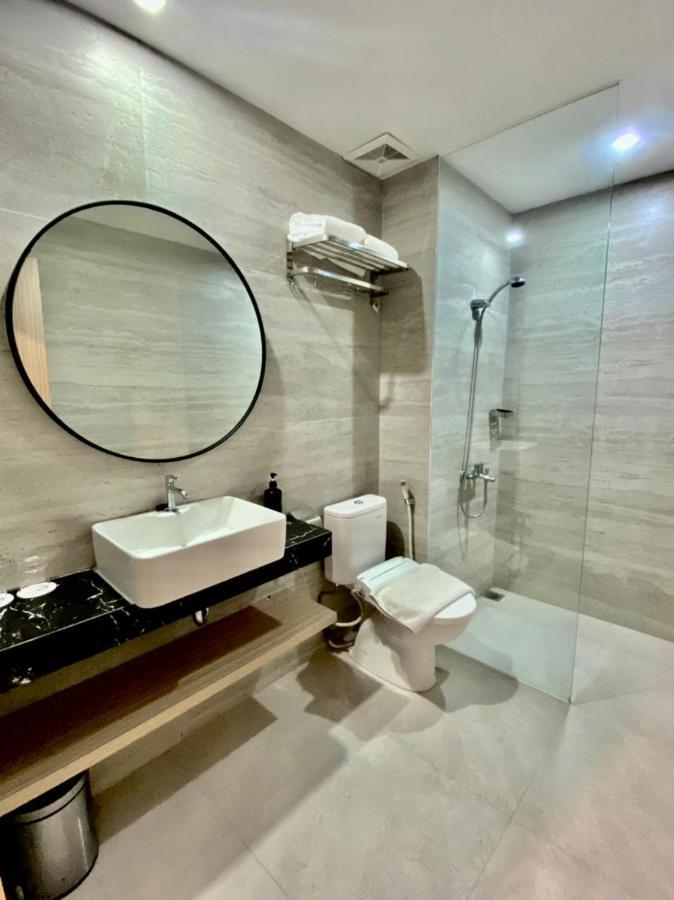 Front One King Hotel Tuban Tuban  Ngoại thất bức ảnh