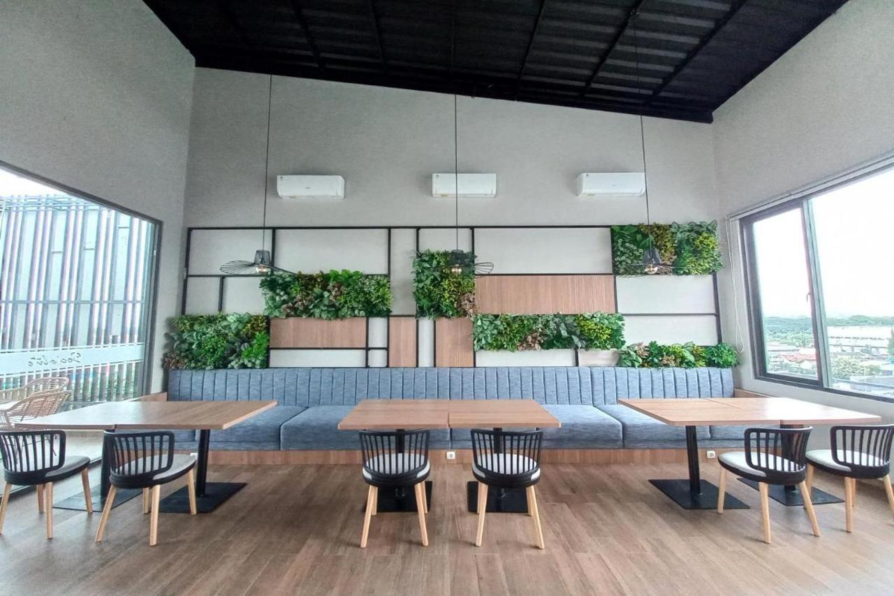 Front One King Hotel Tuban Tuban  Ngoại thất bức ảnh