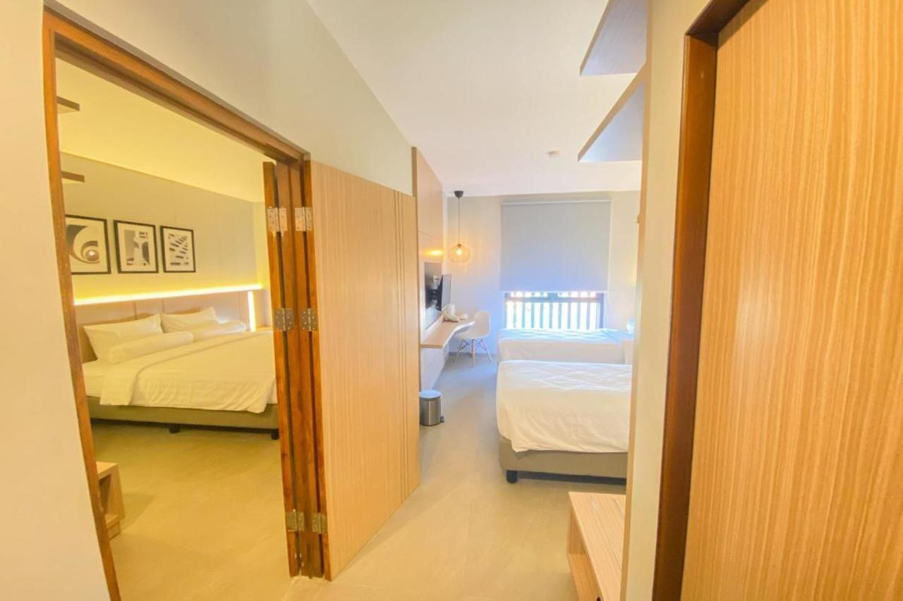 Front One King Hotel Tuban Tuban  Ngoại thất bức ảnh