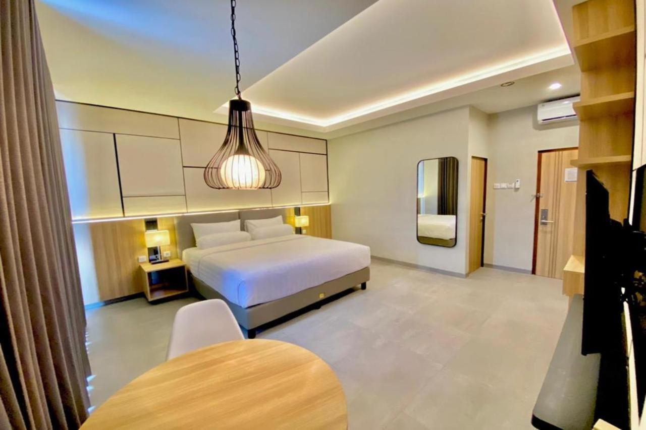 Front One King Hotel Tuban Tuban  Ngoại thất bức ảnh