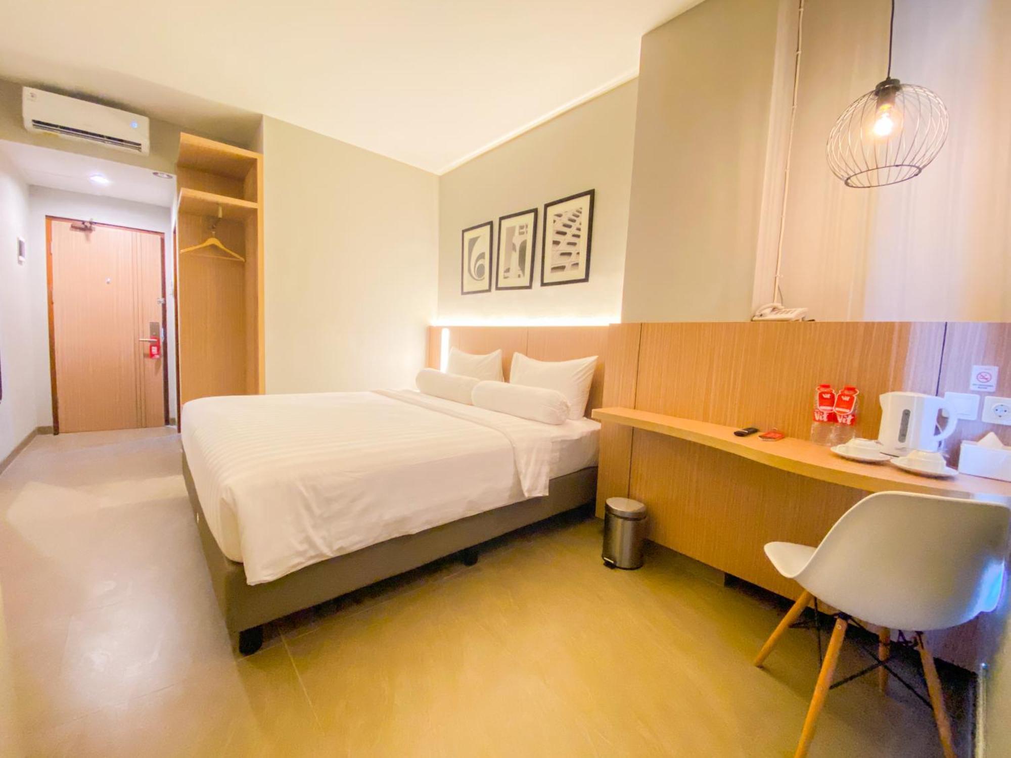 Front One King Hotel Tuban Tuban  Ngoại thất bức ảnh