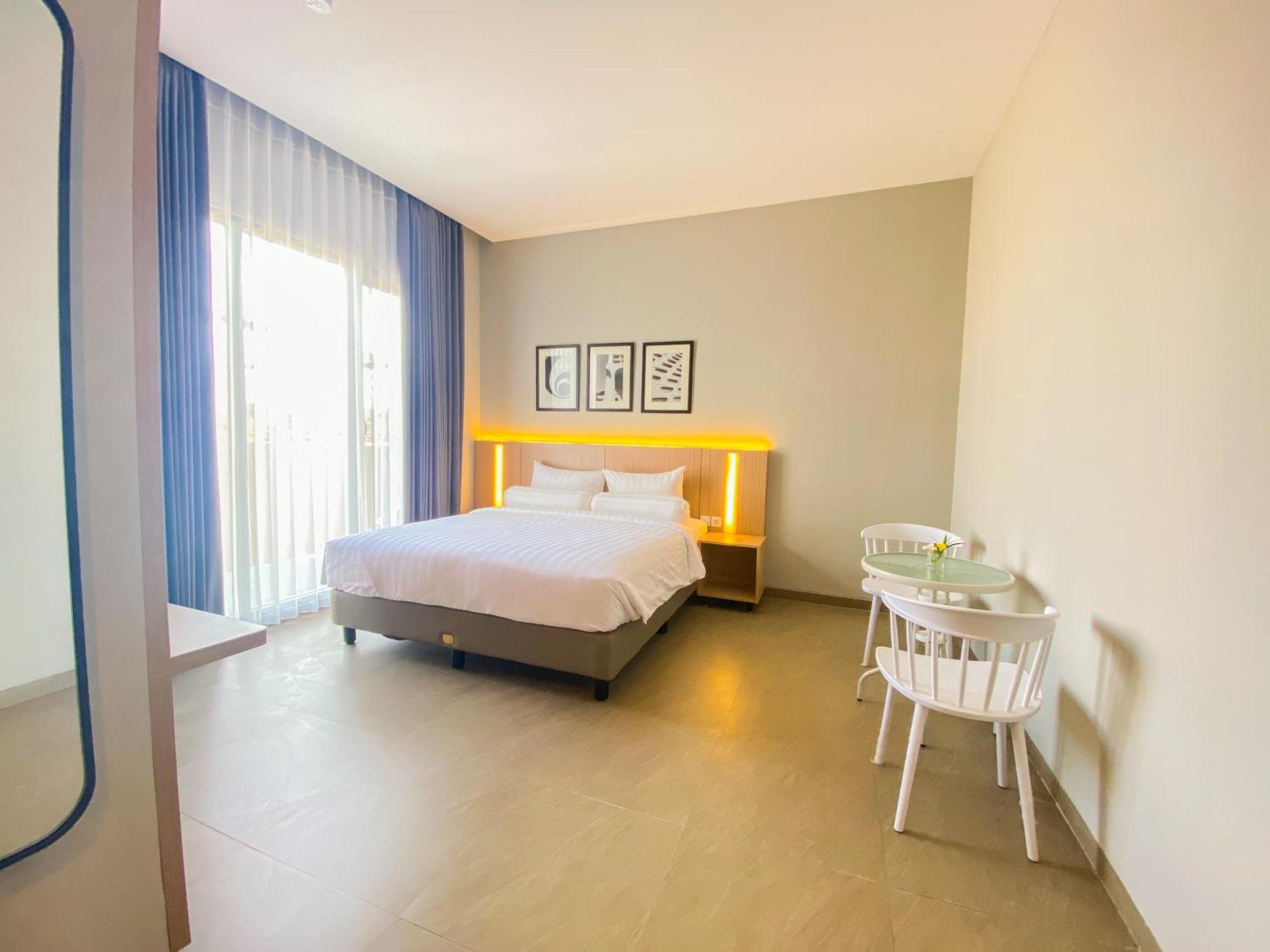 Front One King Hotel Tuban Tuban  Ngoại thất bức ảnh